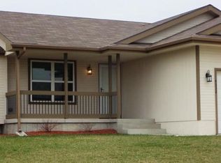 4332 SE Horseshoe Bend Dr, Topeka, KS 66609