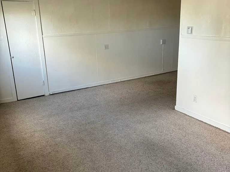 442 Locust St — Photo 2