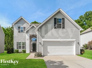 5821 Parkstone Dr, Matthews, NC 28104