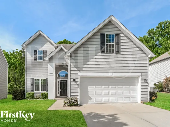 5821 Parkstone Dr, Matthews, NC 28104