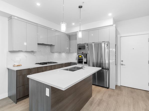 2 bedroom rental in Surrey — photo 8
