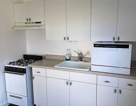 5th image of 1009B Woodlawn Ave #B