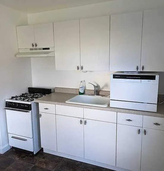 1009B Woodlawn Ave #B — Photo 5