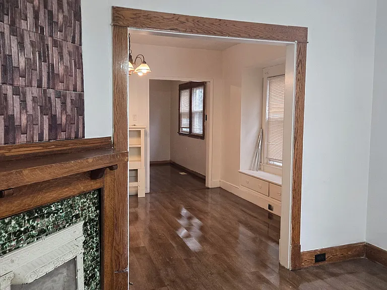 1316 W 91st St — Photo 2