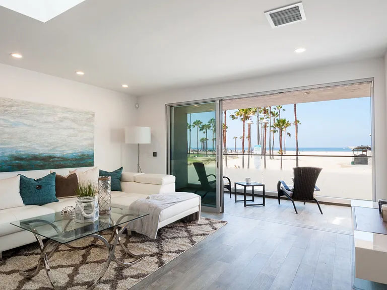 1309 S Ocean Front Walk #A — Photo 20