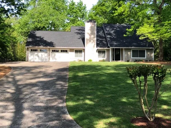 226 Skyland Dr, Roswell, GA 30075