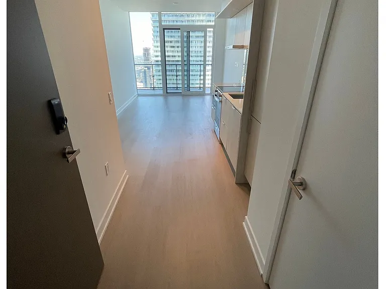 448 Burnhamthorpe Rd W #5206 — Photo 13