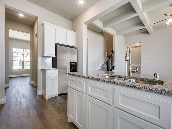 4th image of 1022 Amber Knoll Dr