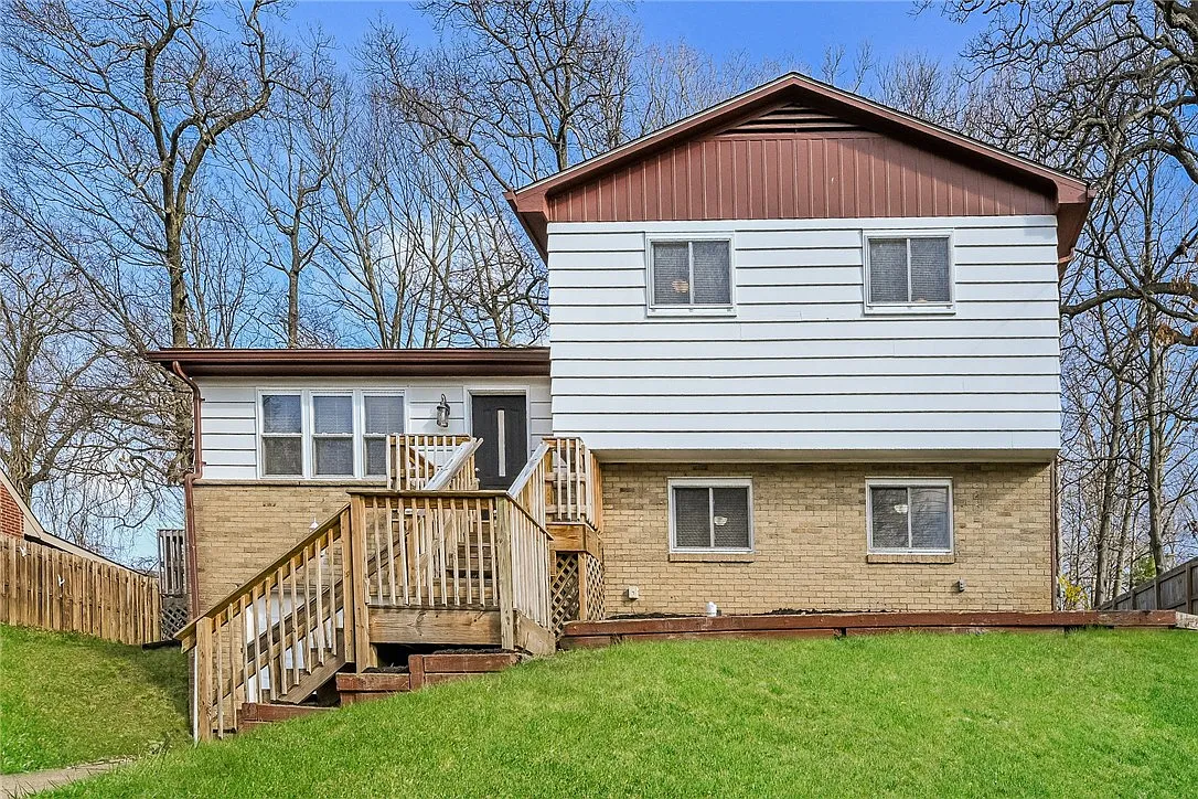 1379 Lincoln Dr photo 1