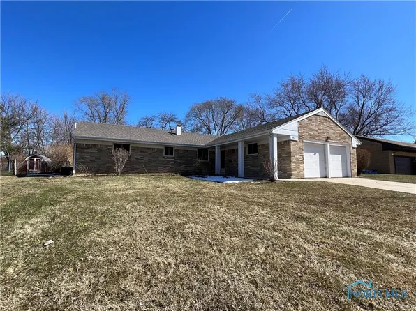 5911 Arrowhead Dr, Waterville, OH 43566