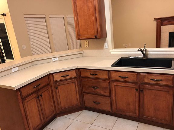 3rd image of 104 Springcreek Dr