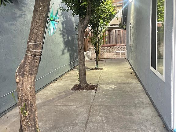 5th image of 828 Saraband Way