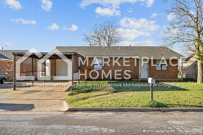 404 E Texas Dr — Photo 1