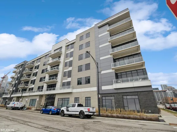 367 W Locust St #207, Chicago, IL 60610