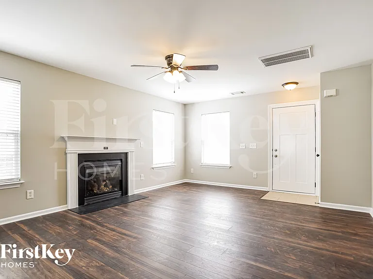 546 River View Dr — Photo 3