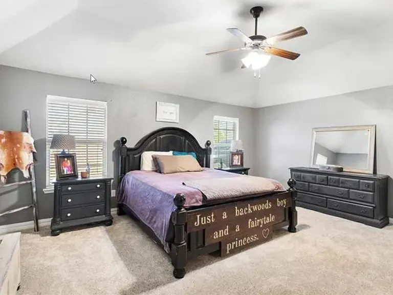 1052 Lufkin Ln — Photo 13