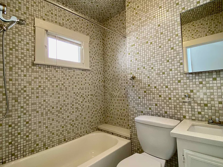 2435 Mohawk St #3 — Photo 7