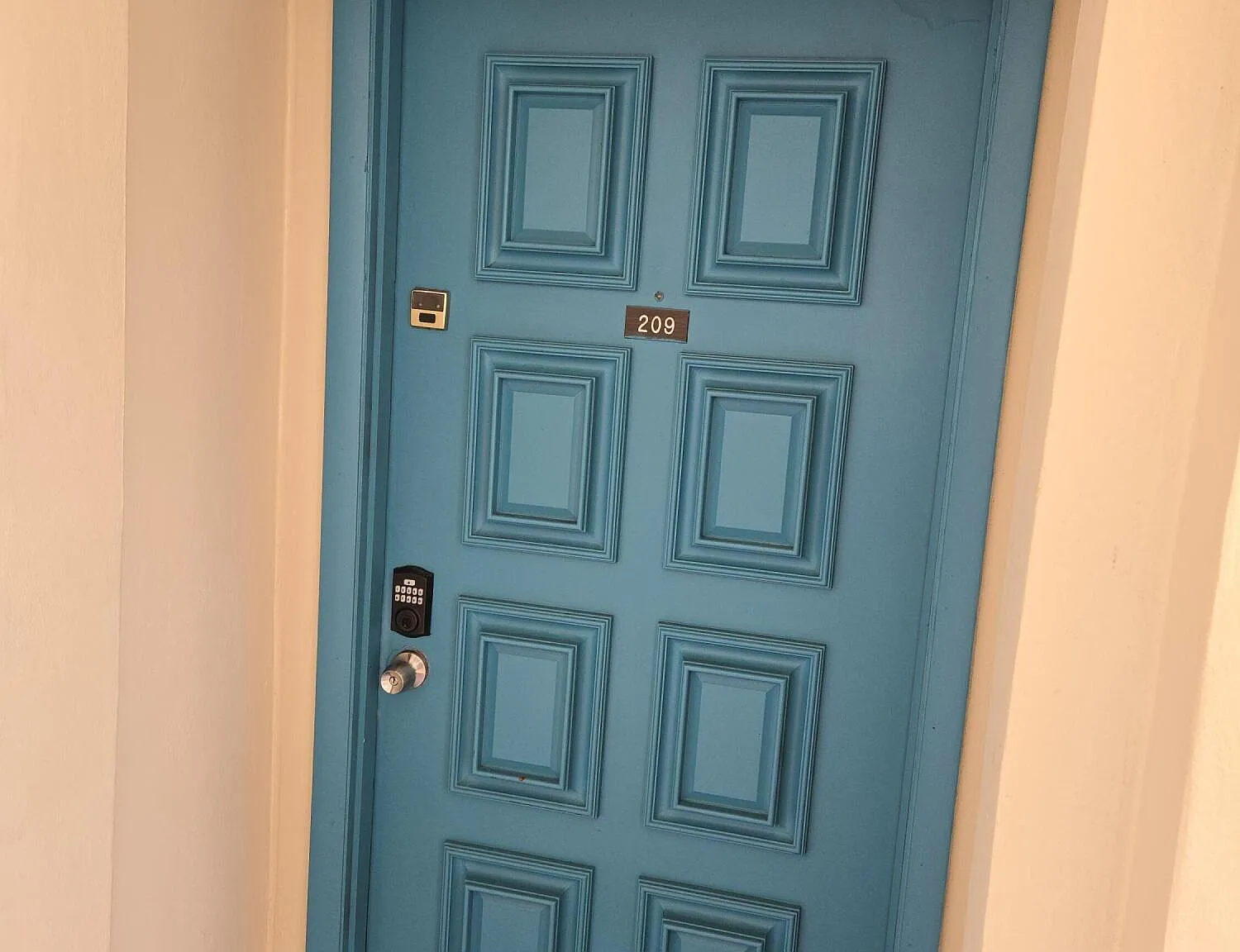 1 bed, 1.5 bath, 680 sqft, $1,800 — Photo 2