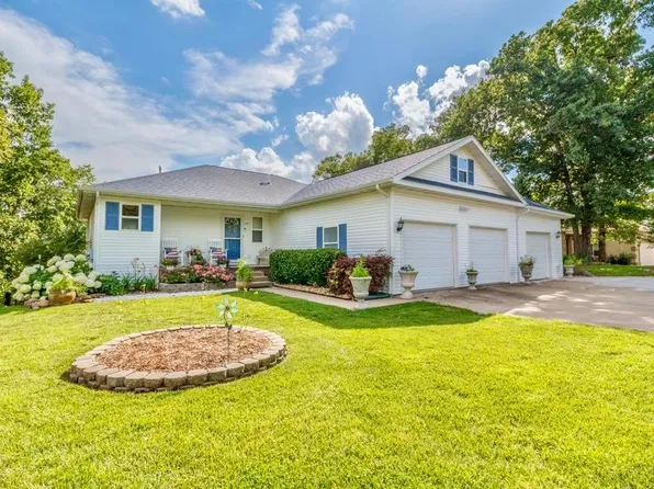 315 Arrowhead Dr, Camdenton, MO 65020