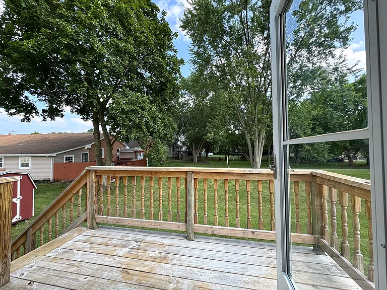 4 Lilac Ct - Elevated Wood Deck