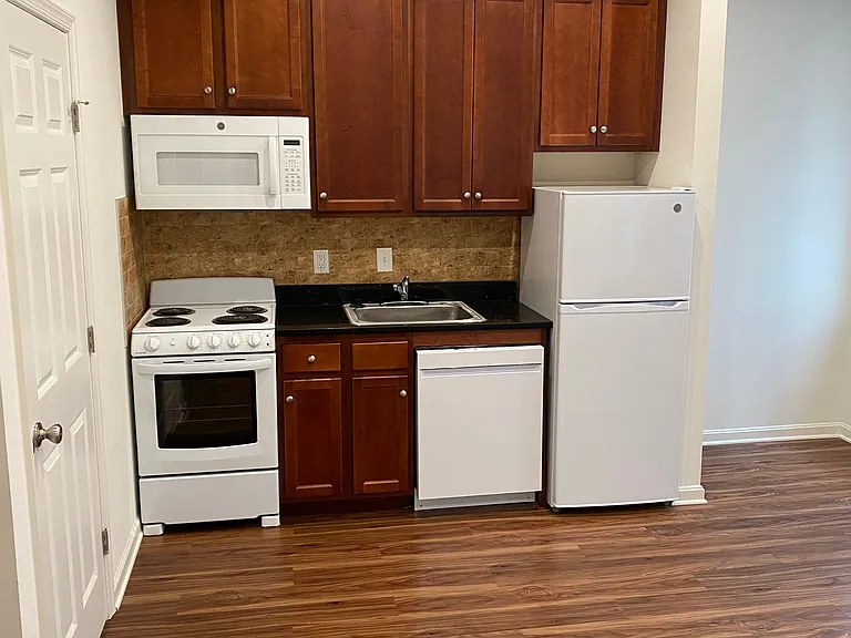 1601 6th St NW #303 — Photo 3