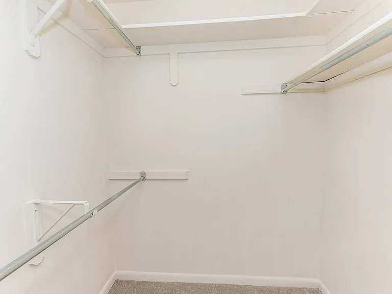 Ivy Hall Apartments — Photo 4