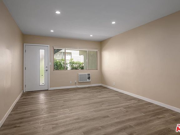 3rd image of 1553 S Saltair Ave #101