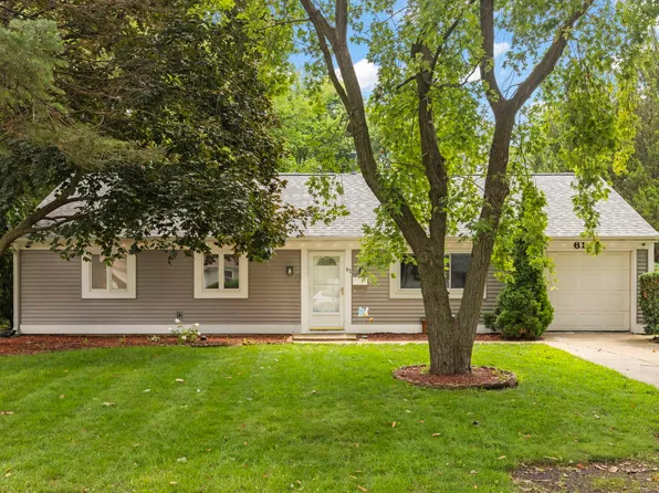 61 Eastfield Rd, Montgomery, IL 60538