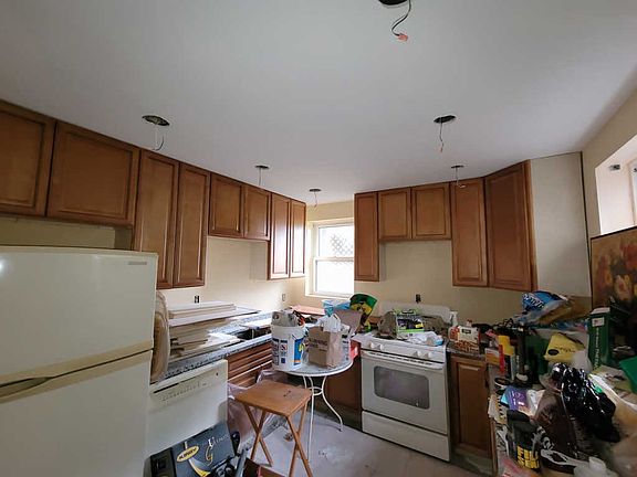 4th image of 6820 S Dante Ave
