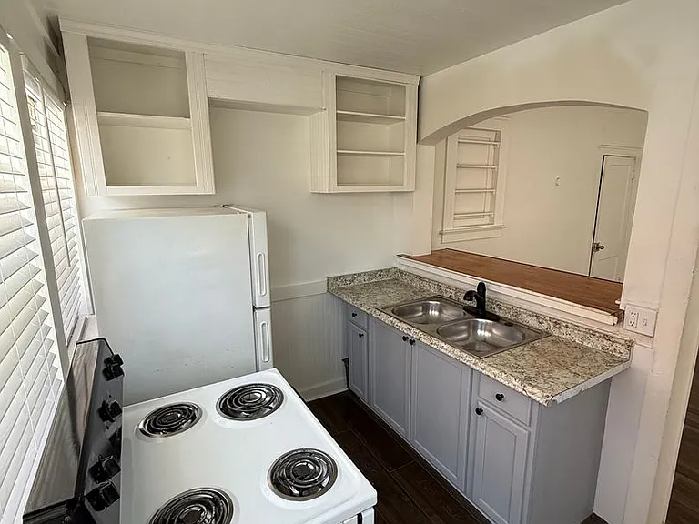 1208 S Ridgewood Ave #1 — Photo 1