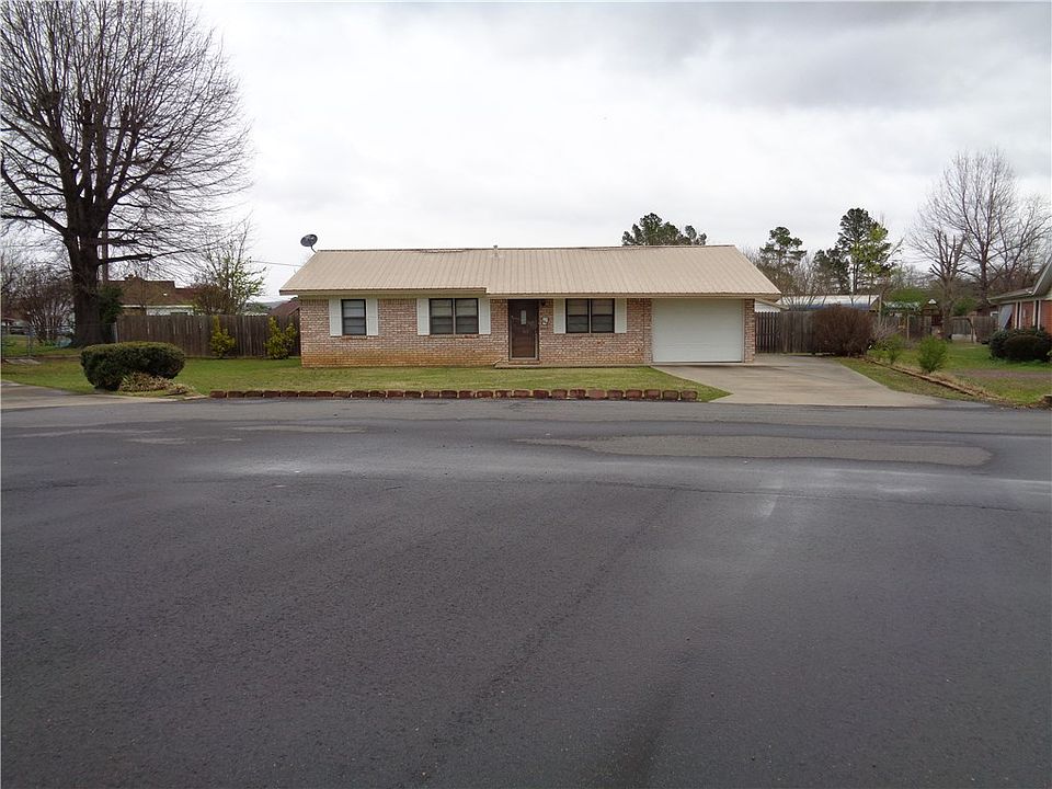 1st image of 104 Oak Ct
