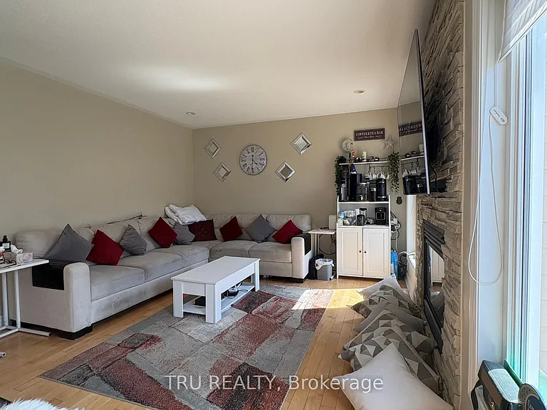 684 Beatrice Dr — Photo 14