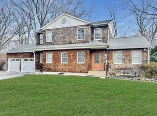 123 Wauwepex Trl, Ridge, NY 11961