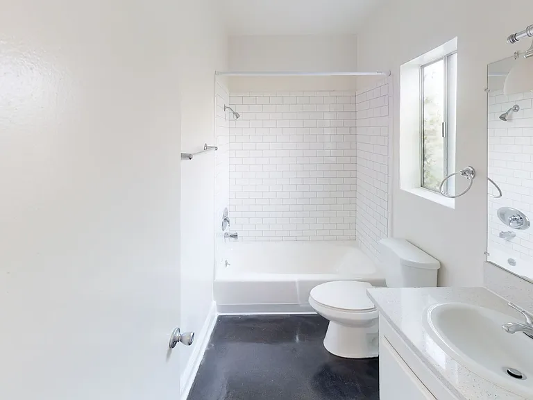 27 Westminster Ave — Photo 17