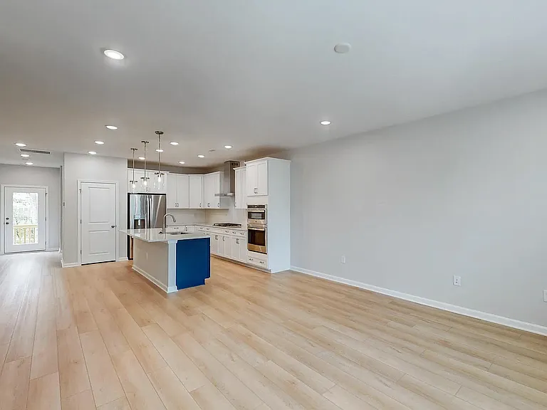 2721 Hunter Woods Dr — Photo 7