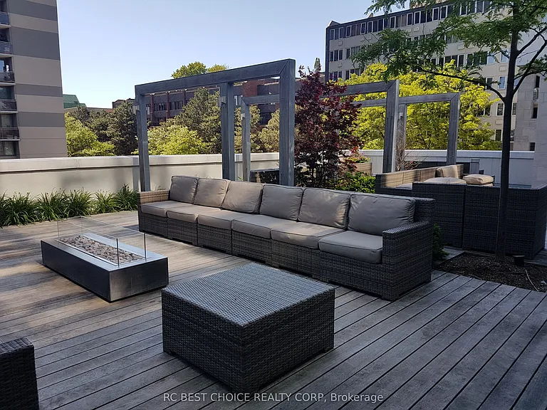 170 Avenue Rd #405 — Photo 37