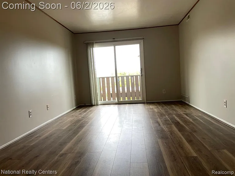 8719 Meadowbrook Dr — Photo 2