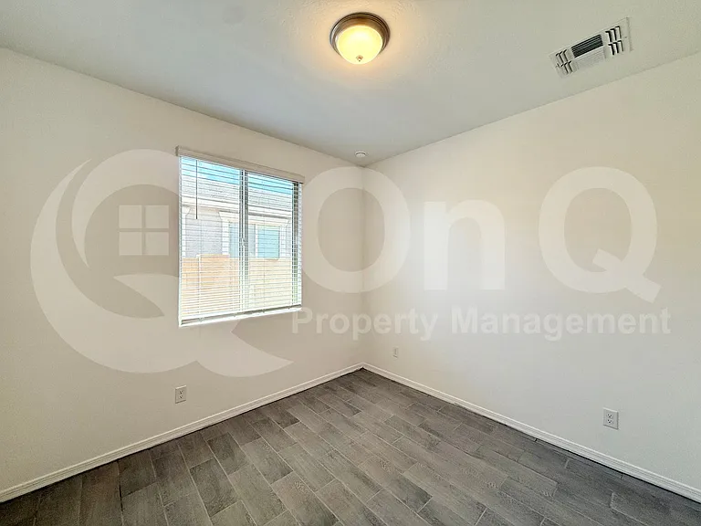 1265 E Kingman St — Photo 37