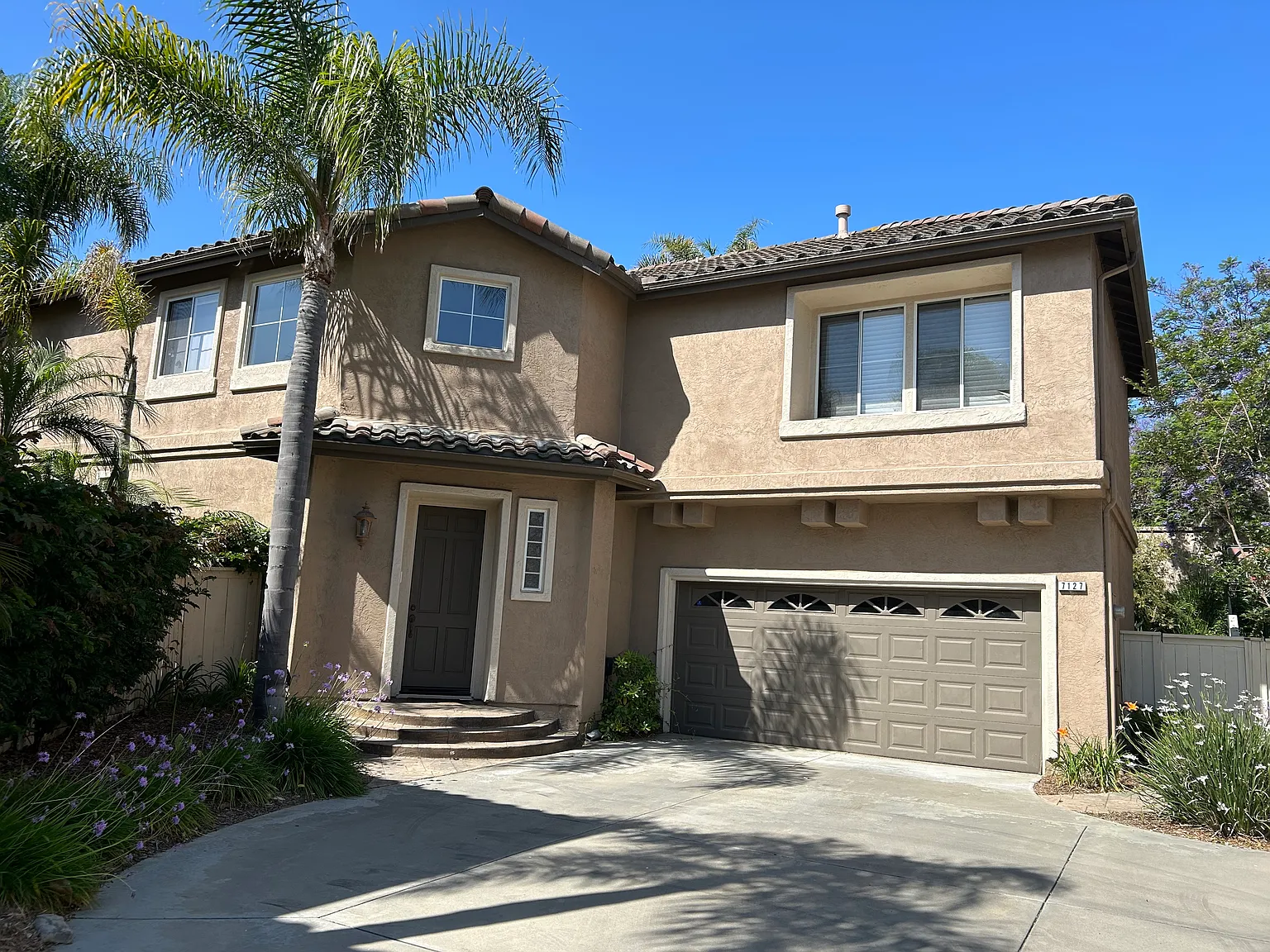 4 bed, 2.5 bath, 2323 sqft, $5,500 — Photo 1