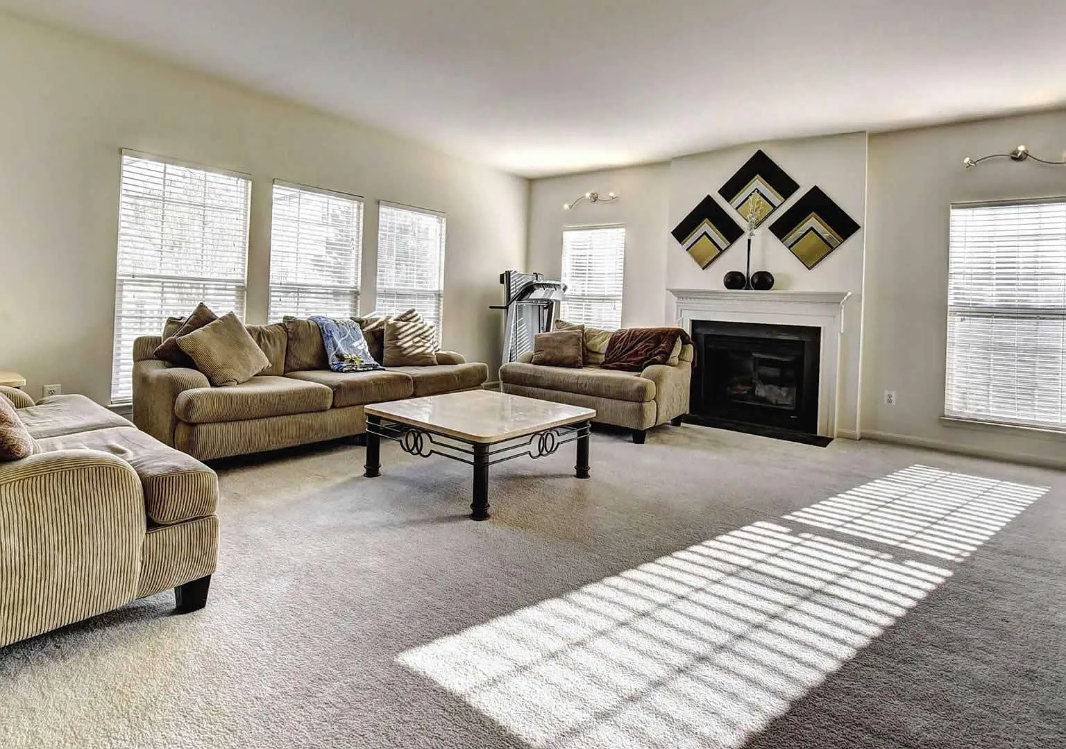 4 bed, 5.5 bath, 5460 sqft, $3,850 — Photo 4