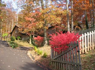 21 Blake Rd, Nitro, WV 25143