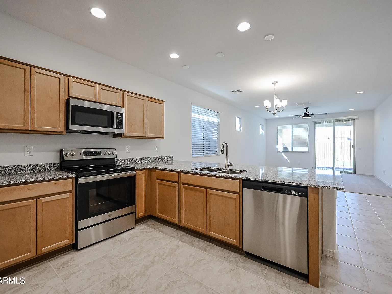 4 bed, 3.0 bath, 1980 sqft, $2,400 — Photo 3