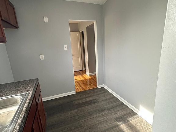 2nd image of 194 Park Ave