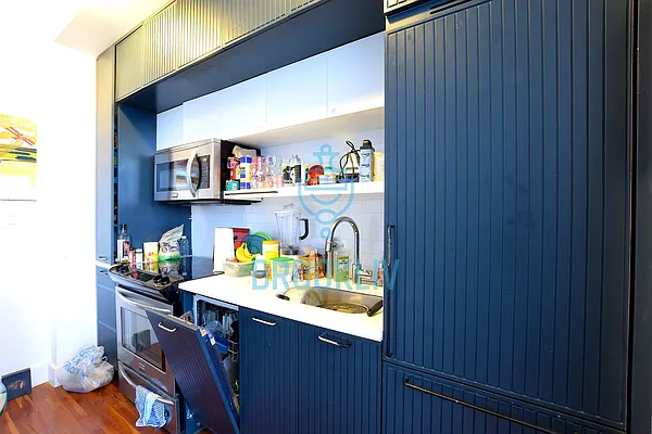 Rented by null | media 32