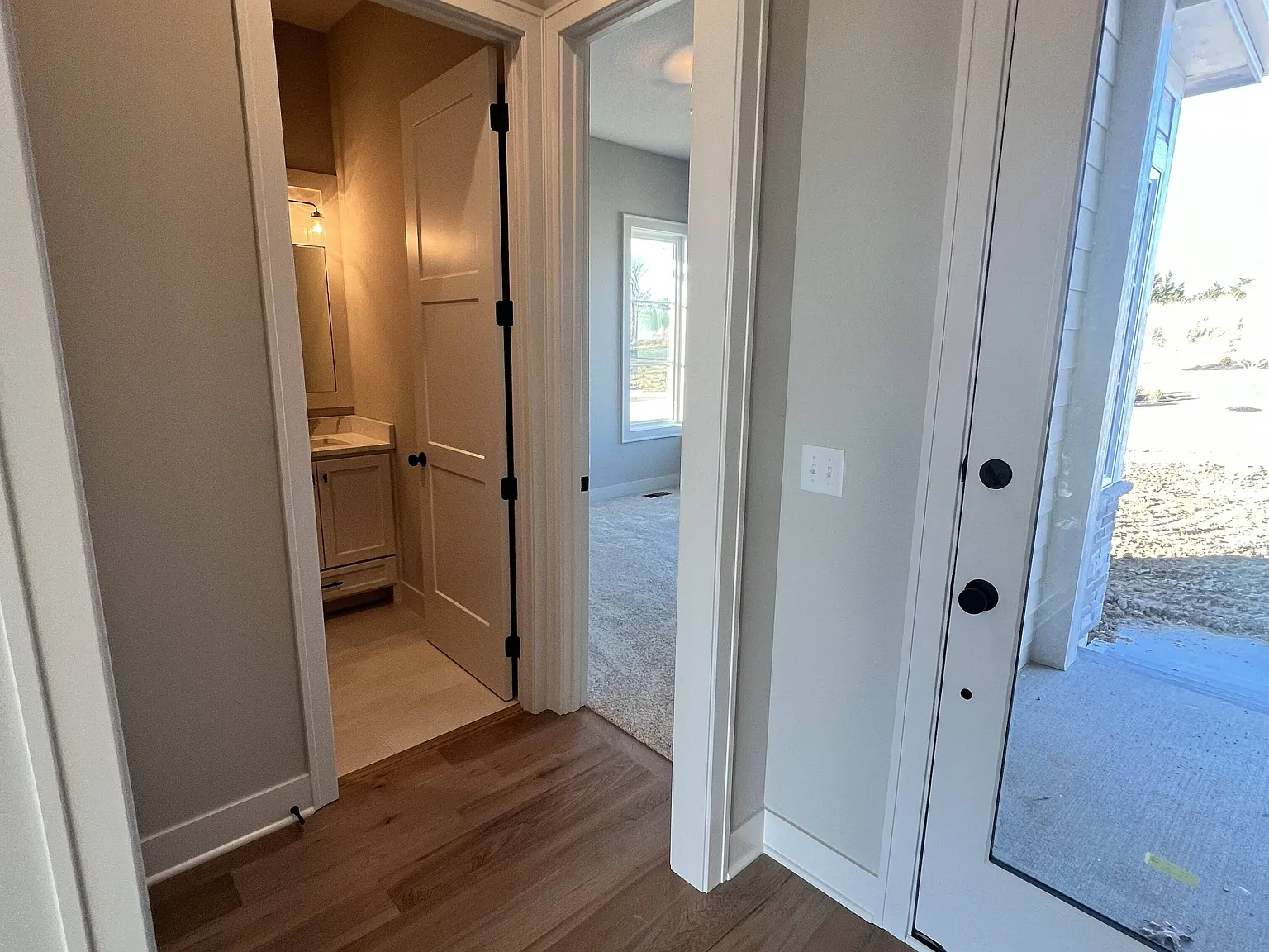 4 bed, 2541 sqft, $4,400 — Photo 3