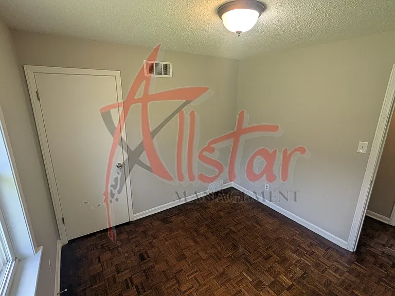 1319 Stateline Rd E — Photo 9