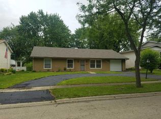 7927 Sherwood Cir N, Hanover Park, IL