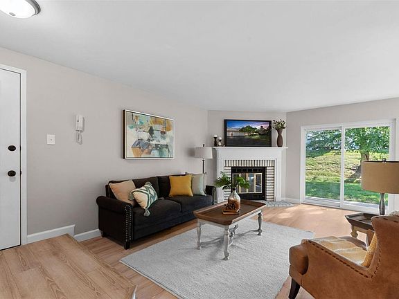 5th image of 1036 Windstream Dr #10