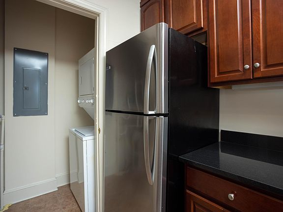 4th image of 1320 W Cary St Suite 1F