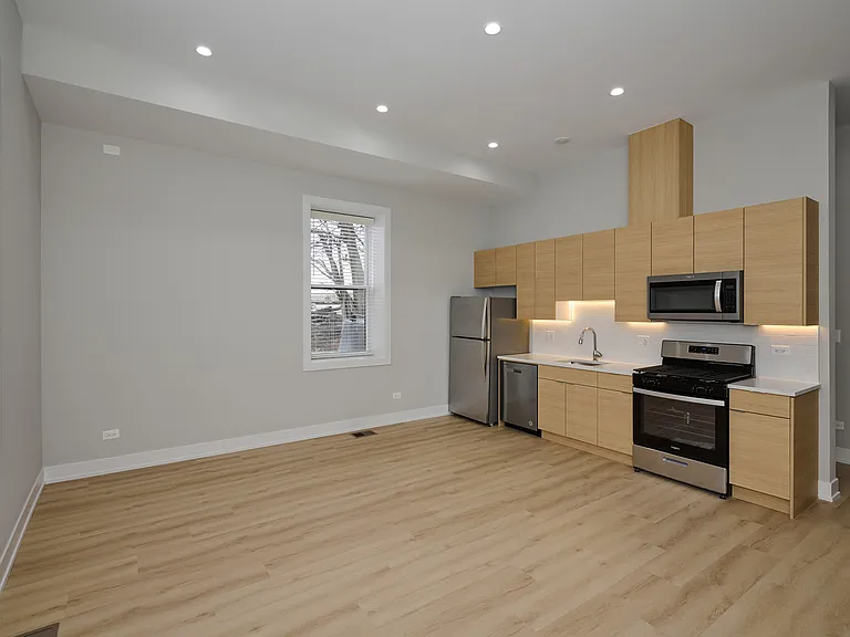 2158 W 18th St #1 — Photo 6